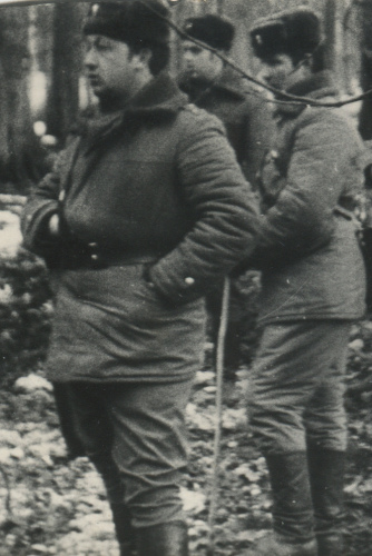 Офицеры в теплых куртках образца 1966 г. 
	(с меховыми воротниками)