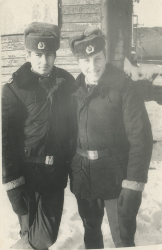 Военнослужащие срочной службы СА 
	в телогрейках для особо холодных районов черного цвета