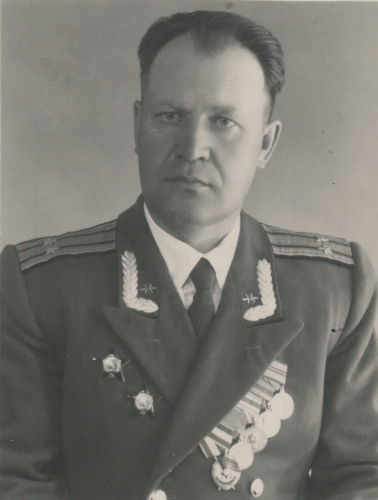 Военнослужащий частей связи ЗакВО 
	подполковник И.А. Макаров