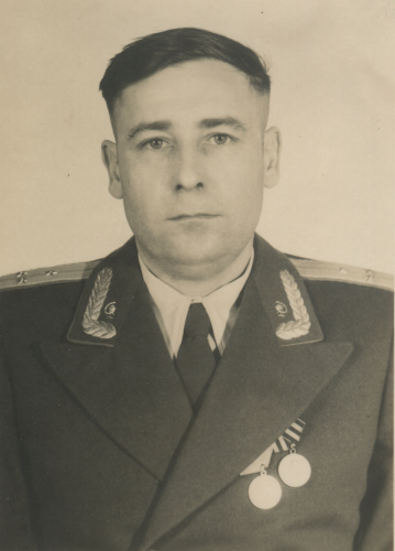 Неизвестный старший лейтенант 
	медицинской или ветеринарной службы