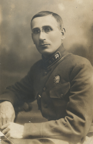 Неизвестный командир, награжденный 
	знаком за строительство железной дороги Орша-Лепель