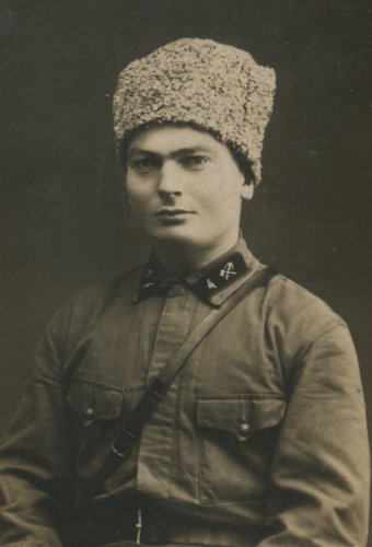 Шифровка 4 на этом снимке означает 
	4-й железнодорожный полк