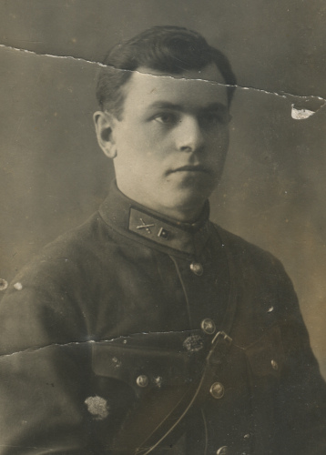 Неизвестный командир (3-я категория, соответствующая 
	командиру взвода), проходивший службу в артиллерийском подразделении стрелковой или кавалерийской части, например, в полковой артиллерии