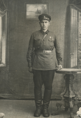 Красноармеец 1-го конвойного полка с шифровкой 
	I.К.П., где цифра видимо написана как латинская, а не арабская