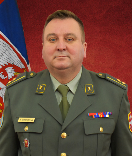 Подполковник Ненад Дражинац. Эмблемы службы 
	телекоммуникаций