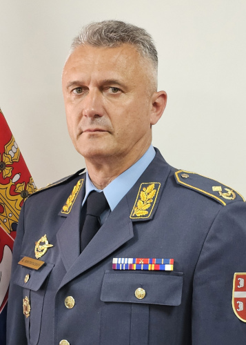 Командир 98-й авиационной бригады бригадный генерал 
	Александар Милеħевиħ. На погонах – эмблема RV i PVO