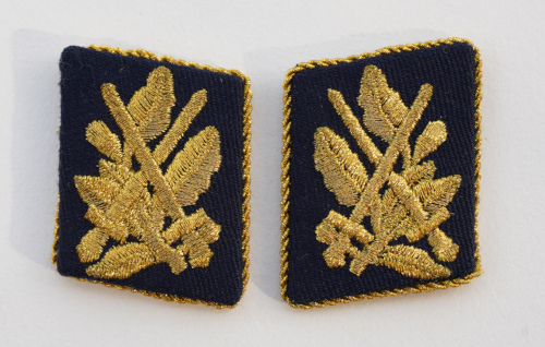 Основы (петлицы) для парадного кителя офицеров KoV VS 
	в звании полковник с вышитыми эмблемами. 