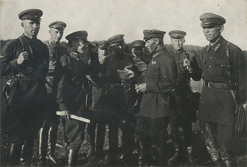 Командиры 7-й кавалерийской дивизии во время полевого 
	выхода или стрельб. 1931