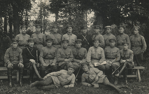 Ячейка ВКП(б) полковой школы 1-го кавалерийского полка 
	1-й кавалерийской дивизии Червонного казачества с командованием.