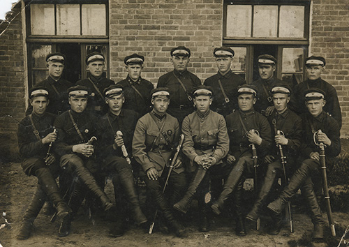 Командиры и красноармейцы подразделения связи 4-го 
	кавалерийского полка 1-й кавалерийской дивизии Червонного казачества.