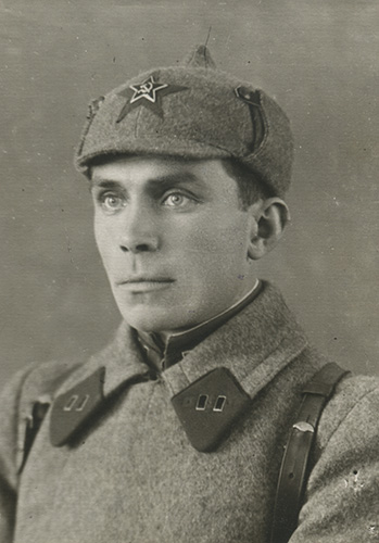 Пример шинельных петлиц. Старший инструктор политотдела 
	9-й кавалерийской дивизии В.У. Якубенок (кп-8)