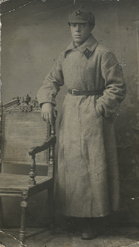 Красноармеец с шифровкой 7 на петлицах. Предположительно 7-й 
	кавалерийский полк 2-й кавалерийской дивизии Червонного казачества