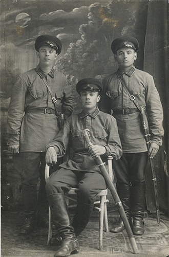 Красноармейцы 31-го кавалерийского полка 6-й 
	кавалерийской дивизии А.И. Пронкин, С.Л. Пиганов и Ф.У. Якушев