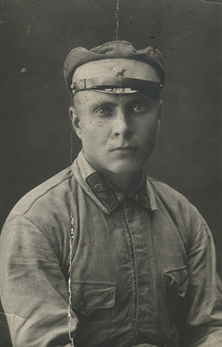 Красноармеец 74-го кавалерийского полка 5-й отдельной 
	кавалерийской бригады с нехарактерной петличной шифровкой 74к.п.