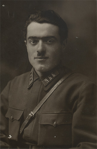 Пример рубашечных петлиц. Заместитель начальника 
	политотдела Армянской стрелковой дивизии А.Т. Тер-Давтян