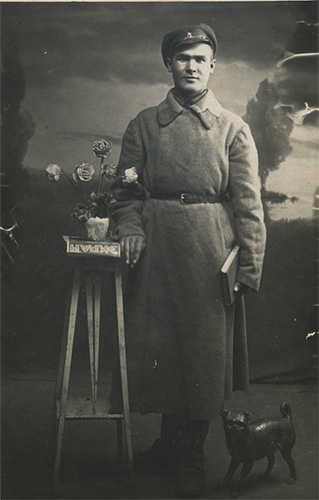 Красноармеец 10-го стрелкового полка 4-й стрелковой 
	дивизии с петличной шифровкой 10