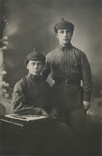 Красноармейцы с шифровкой 108 на рубашечных петлицах. 
	108-й стрелковый полк 36-й стрелковой дивизии (предположительно)