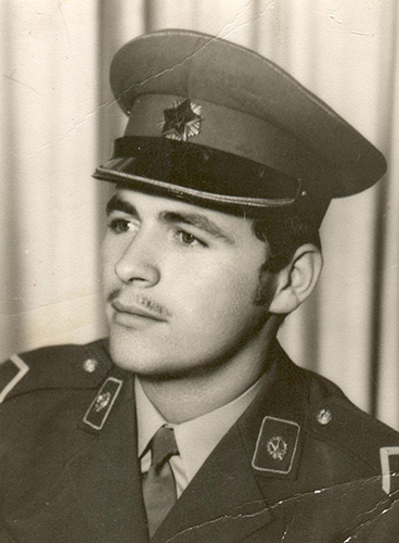 Подофицер (в звании «vodnik») с эмблемами технической 
	службы 
	KoV на основах цвета обмундирования