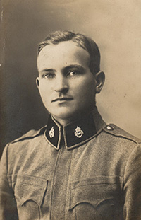 Связист (телеграфист) Австро-Венгерскрй армии в форме одежды образца 1916 г. 
			с соответствующими эмблемами на петлицах