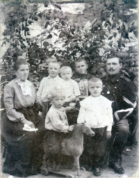 Сверхсрочнослужащий старший писарь 
			отдельного корпуса пограничной стражи, выдержавший испытание для замещения в военное время классных должностей