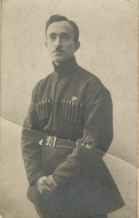 Военком военно-инженерного управления 
			Отдельной Кавказской армии Борис Исаакович Козловский в особой форме одежды кавказских частей РККА