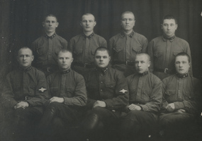 Младший командир и красноармейцы 
			6-й роты 2-го батальона 11-го железнодорожного полка, 1928 г.