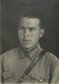 Слушатель Высшего военного 
			гидрометеорологического института КА Александр Алексеевич Ромашов