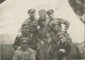 Слушатели 1-го курса Военной академии 
			РККА имени Фрунзе. Среди них: Николай Павлович Симоняк, Маркиан Михайлович Попов, 1932 г.