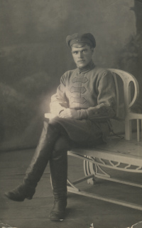 Неизвестный военнослужащий 63-го 
			стрелкового полка 21-й стрелковой дивизии в форме одежды образца 1922 г. с нерегламентированной суконной фуражкой, 1923 г.