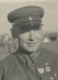 Помощник командира 34-й 
			кавалерийской дивизии (?) полковник Петр Михайлович Варыпаев