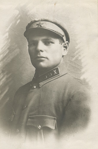 Командующий ротой, то есть исполняющий должность командира роты 
	3-го полка связи УВО П.Г. Фурсов